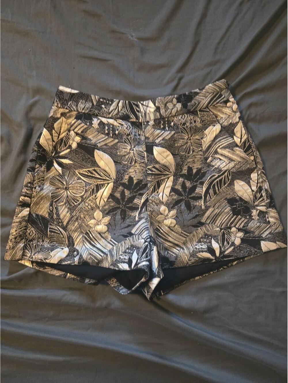 Leith Women's Black & Silver Jacquard Floral High-Waist Shorts Size S